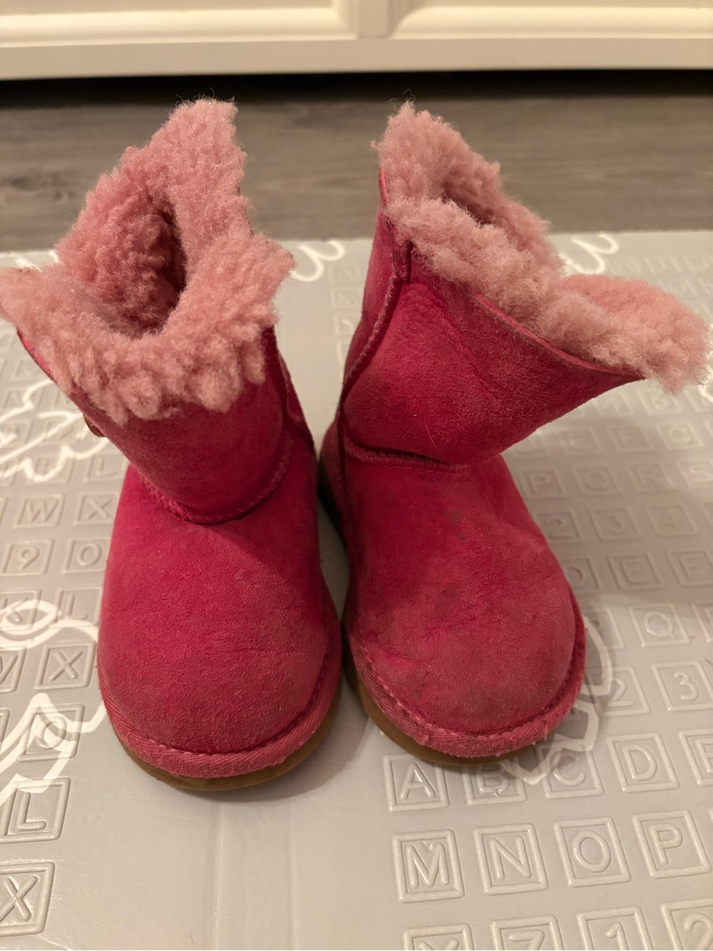 Toddler uggs - Picture 3 of 5